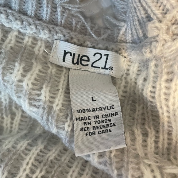 Rue21 Gray and White Leopard V-Neck Sweater - Picture 3 of 4
